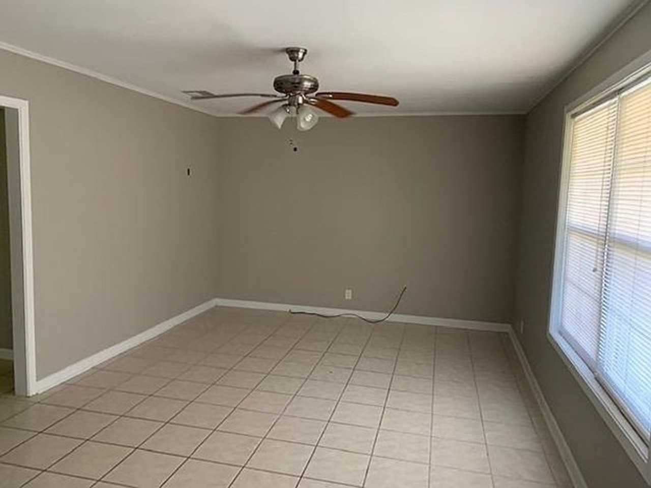 4906 Common St - Photo 3 of 11