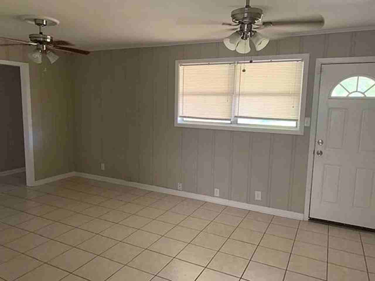 4906 Common St - Photo 4 of 11
