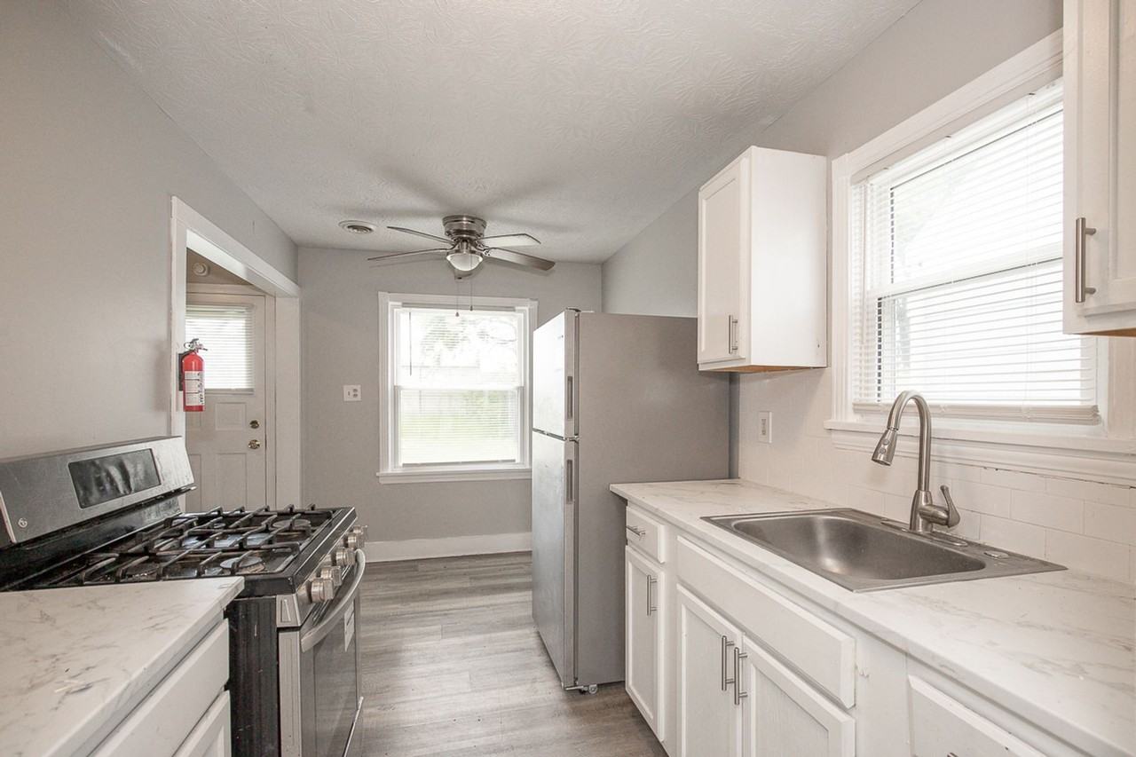 13617 Sprecher Ave - Photo 2 of 23
