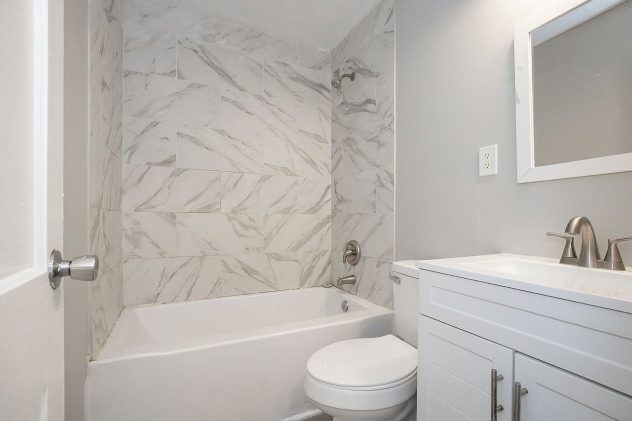 13617 Sprecher Ave - Photo 4 of 23