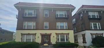 featured image of 7008 Forsyth Blvd