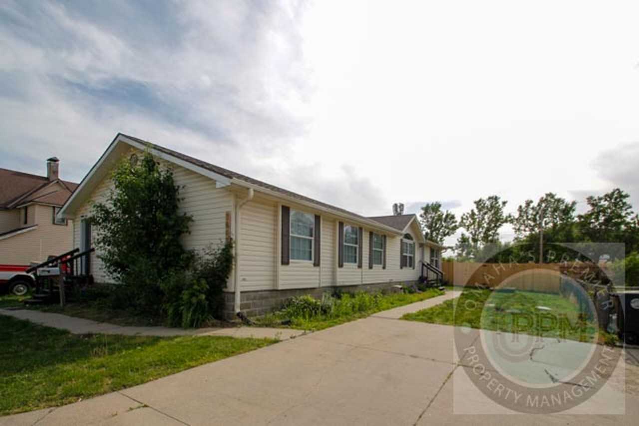 7608 N 29th St - Photo 3 of 27