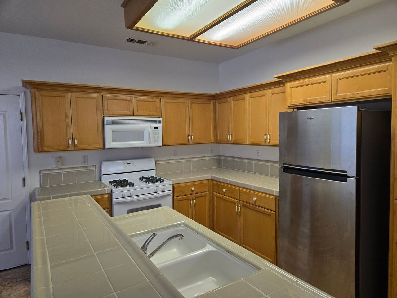 3621 S Bollinger Ct - Photo 2 of 6