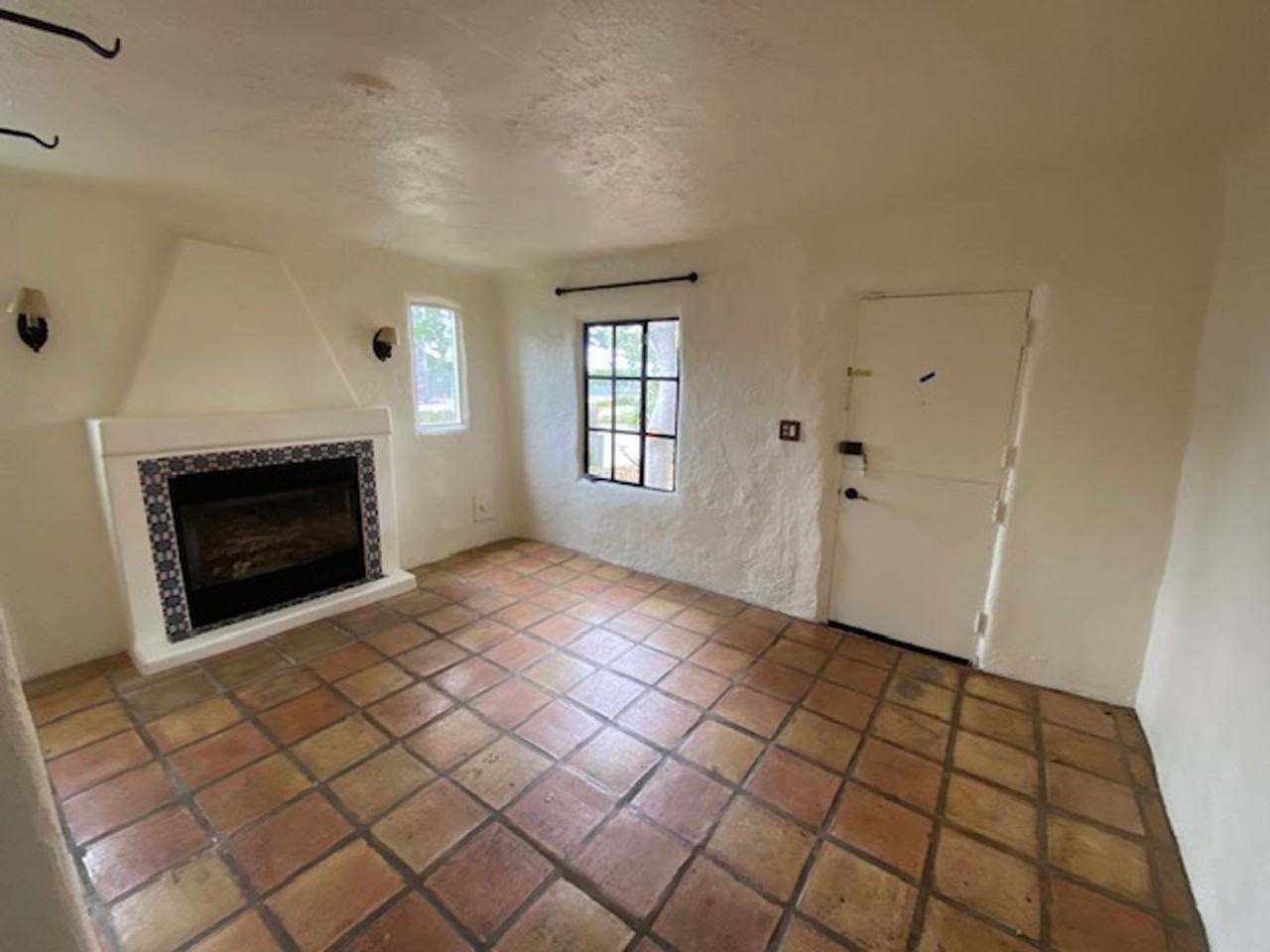 1114 Devisadero St - Photo 3 of 50