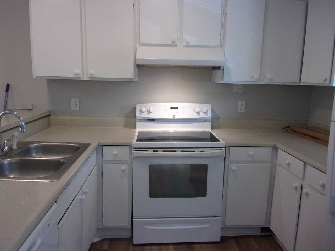 1694 Eagles Pl - Photo 3 of 14