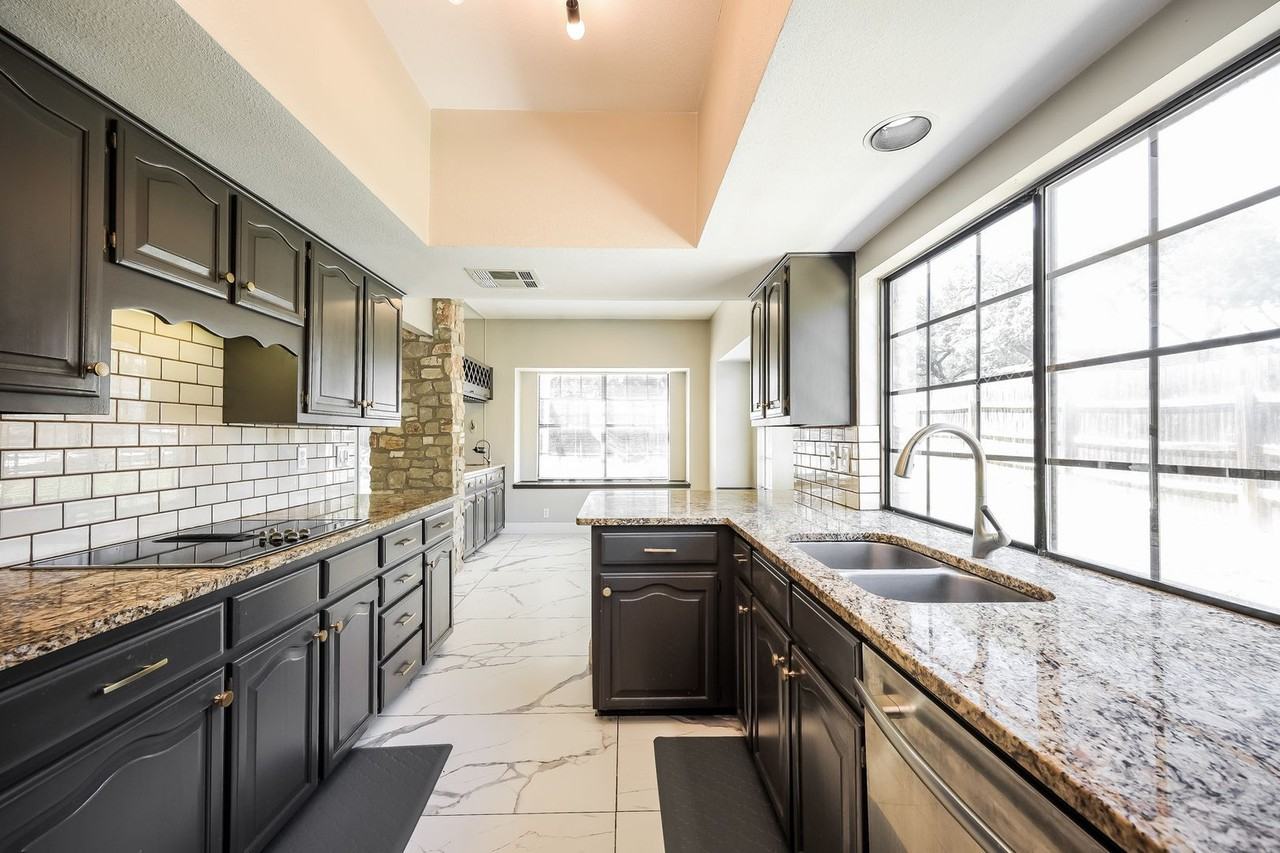 15931 Mission Rdg - Photo 3 of 21