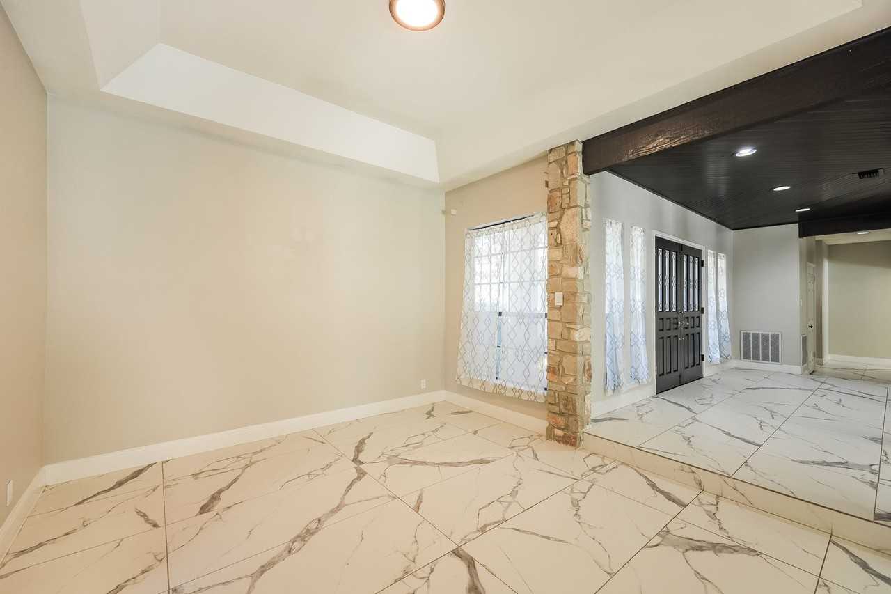15931 Mission Rdg - Photo 7 of 21