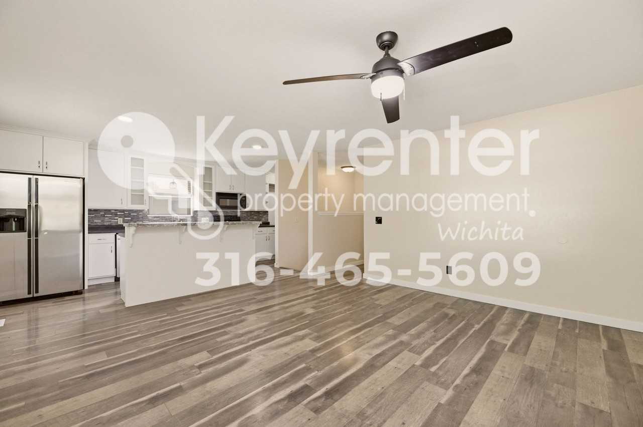 935 Wirth St - Photo 4 of 20