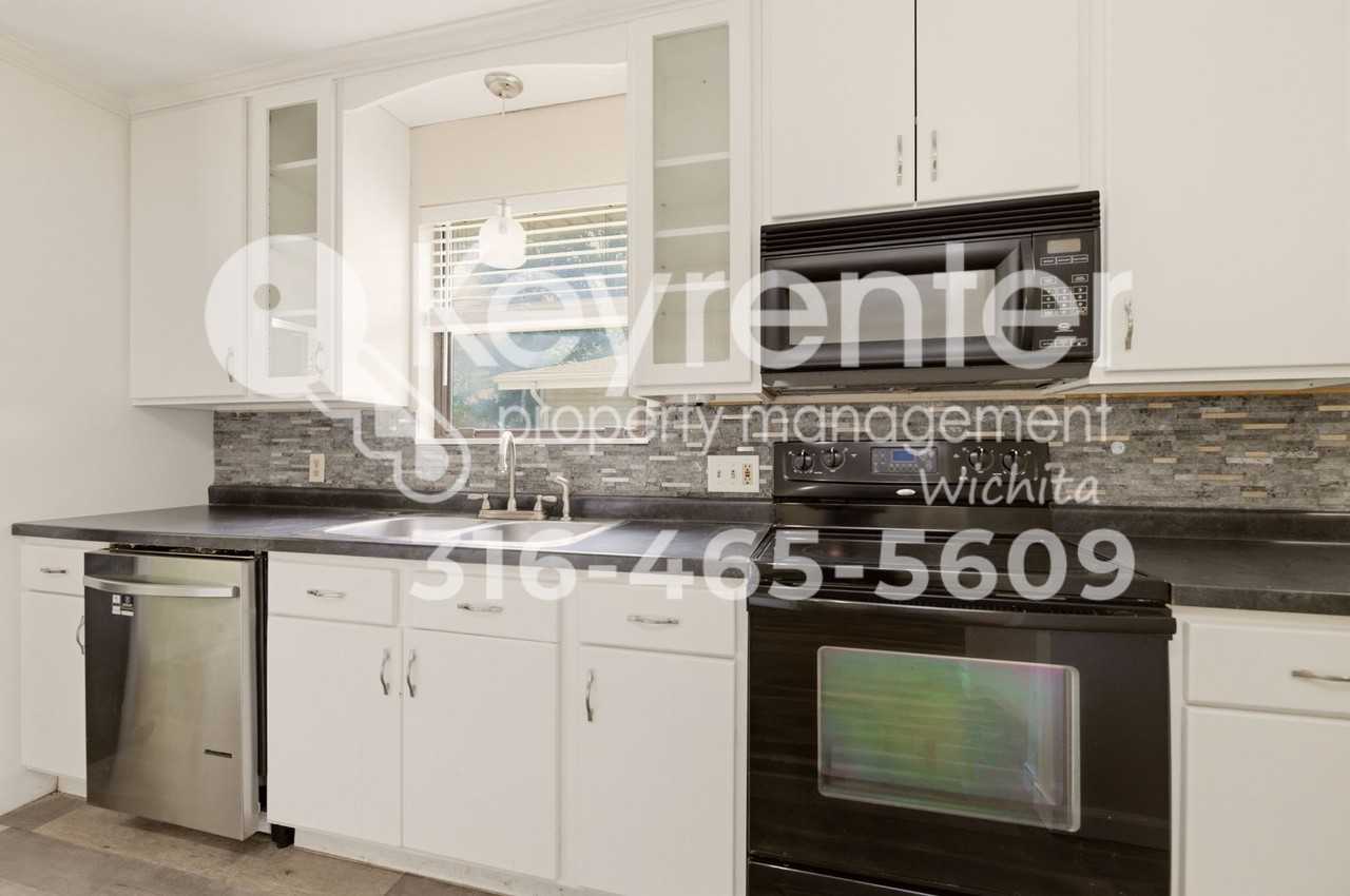 935 Wirth St - Photo 7 of 20