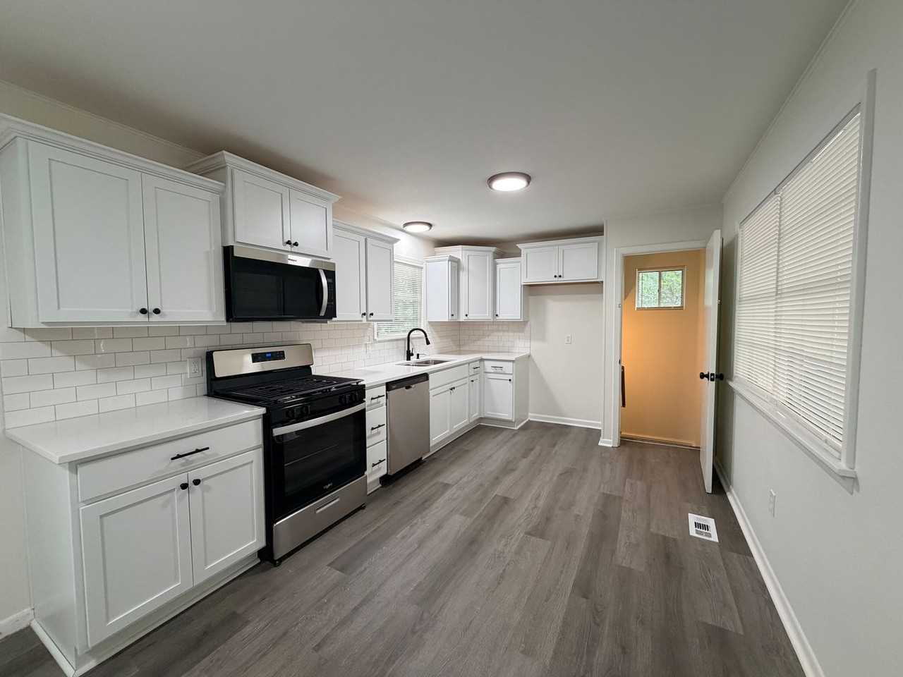 4700 N Vine St - Photo 5 of 22