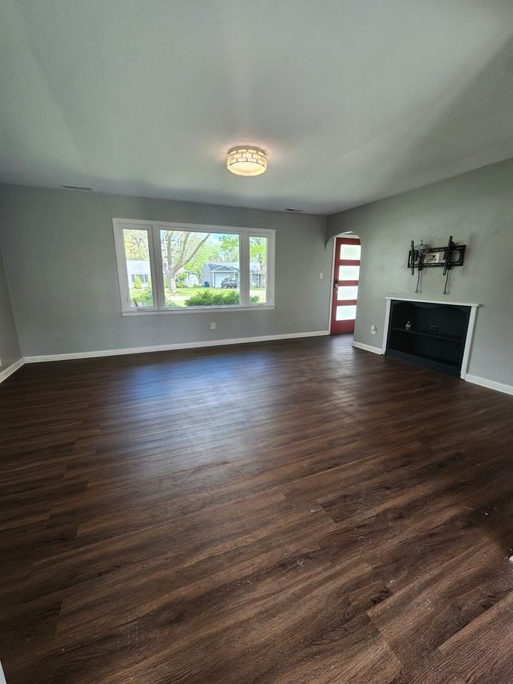 7048 Oakwood Rd - Photo 2 of 9
