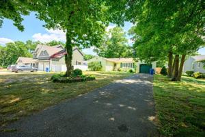featured image of 2556 Woodland Rd