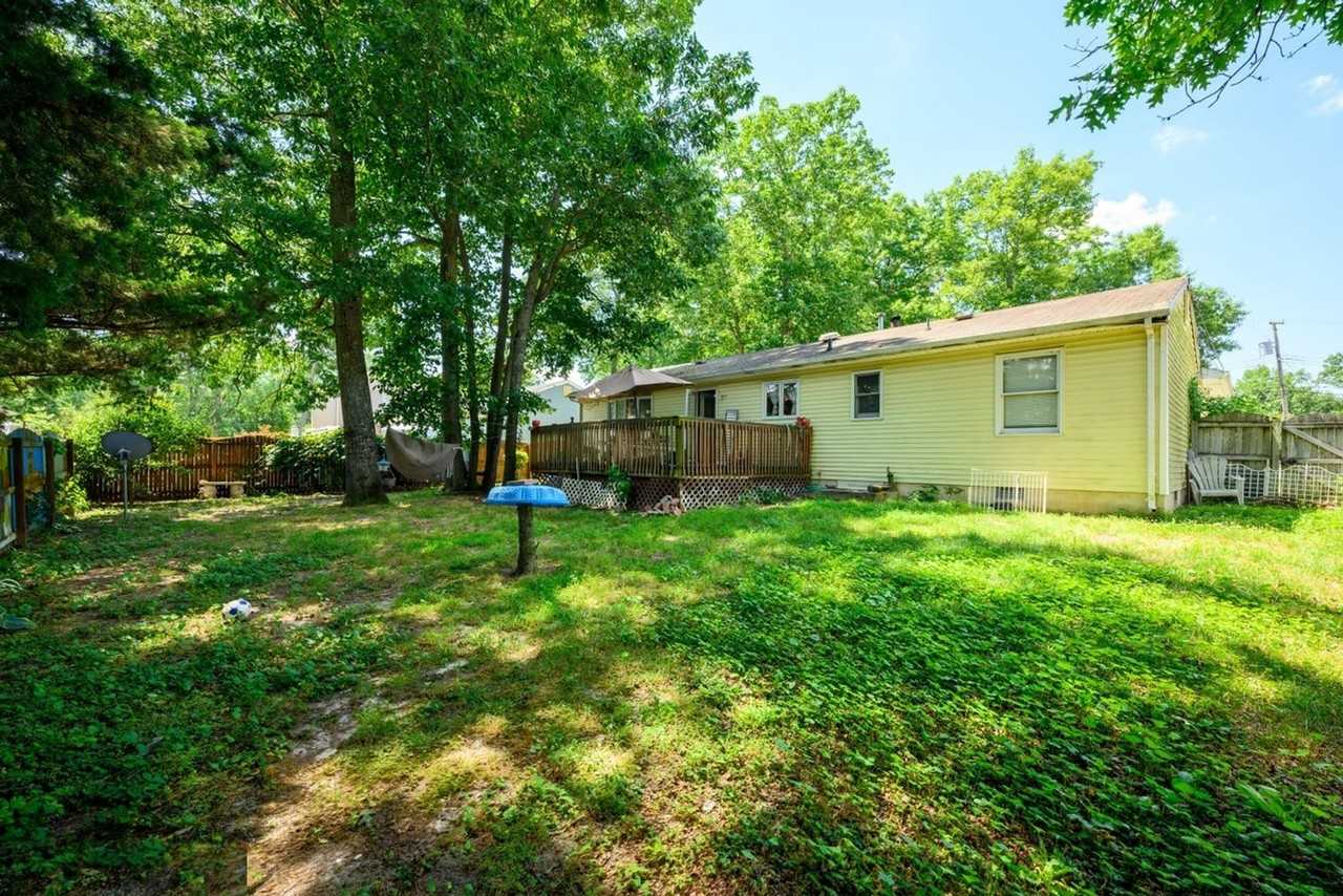 2556 Woodland Rd - Photo 2 of 19