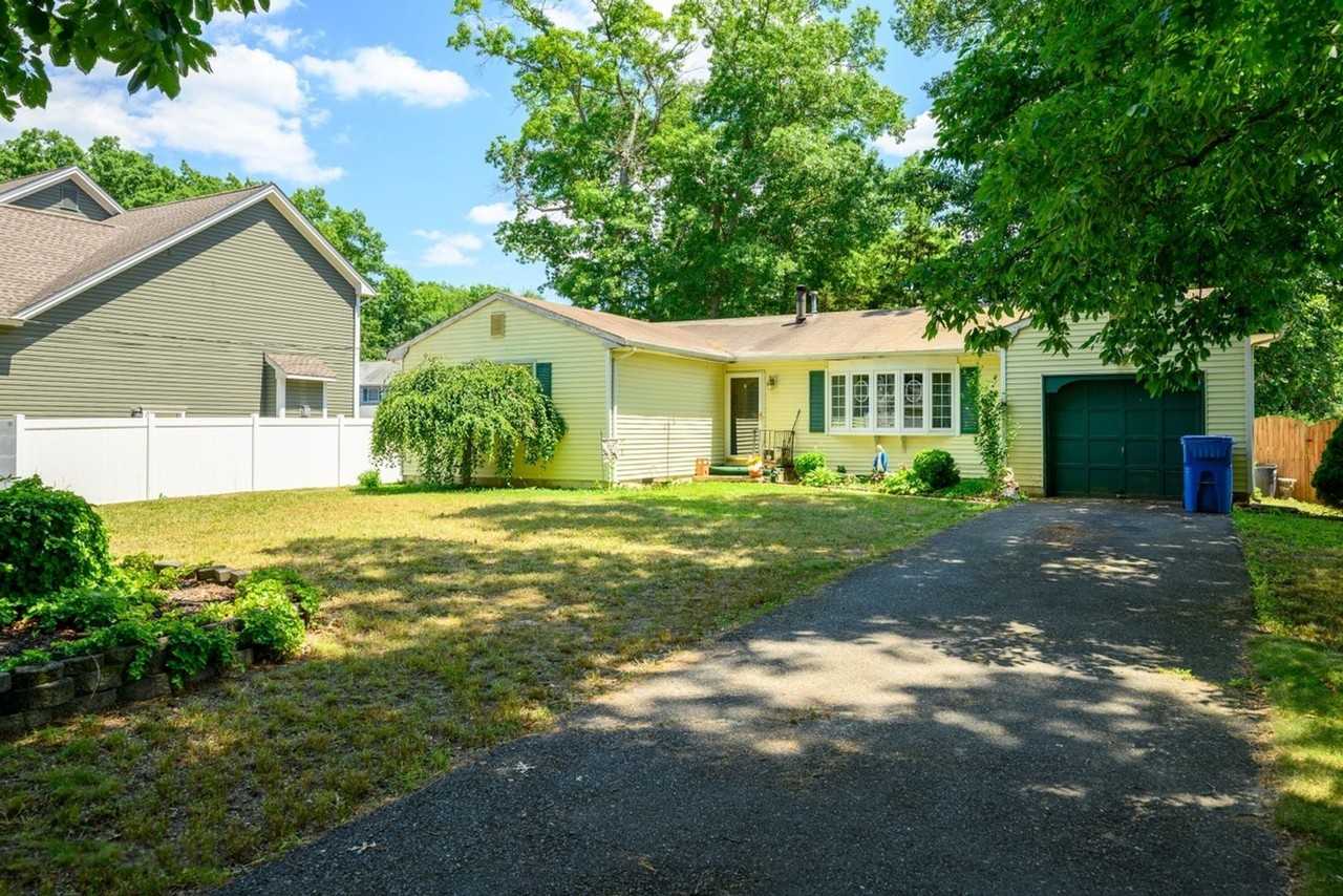 2556 Woodland Rd - Photo 5 of 19