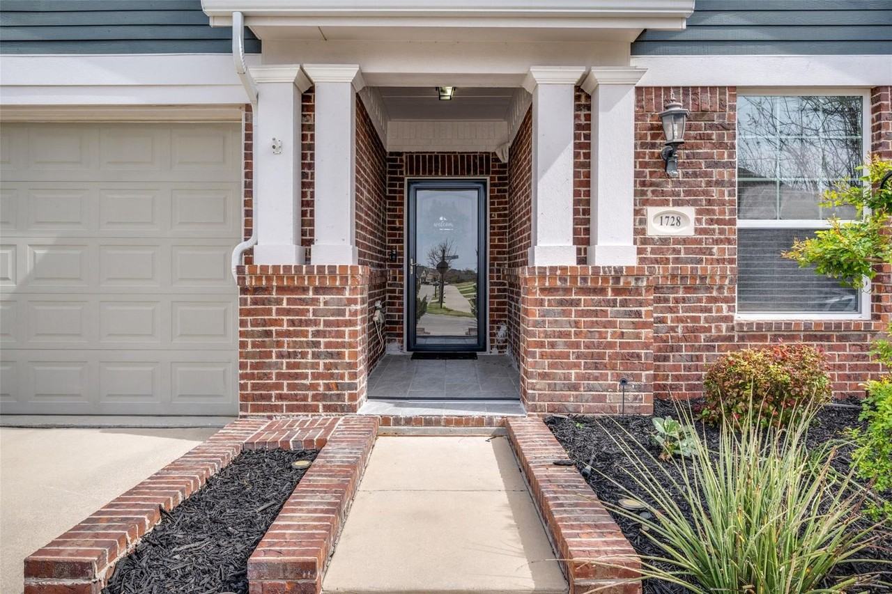 1728 Heron Way - Photo 2 of 34