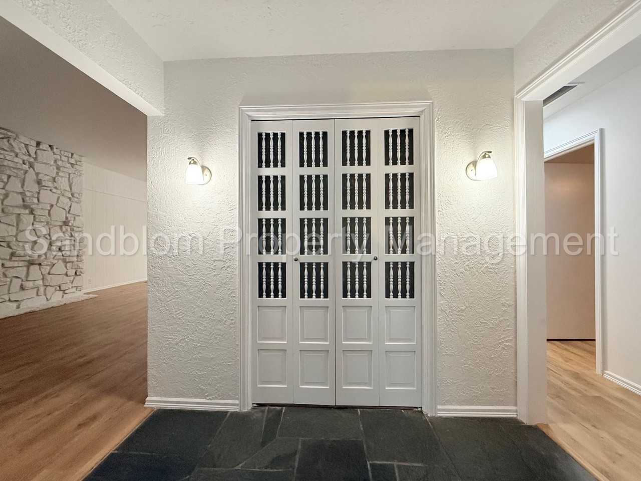 5516 E 61st Pl - Photo 3 of 22