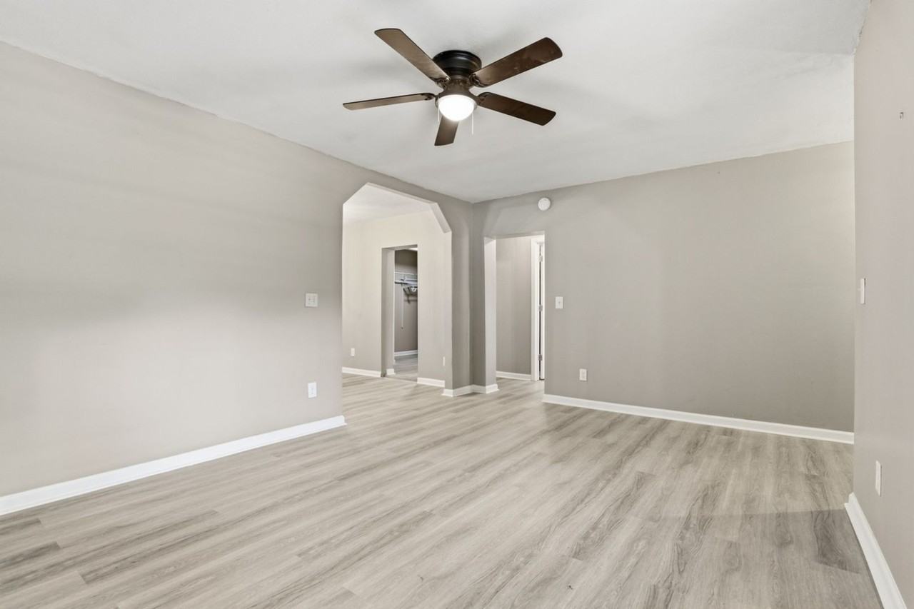 1200 Grady St - Photo 4 of 28