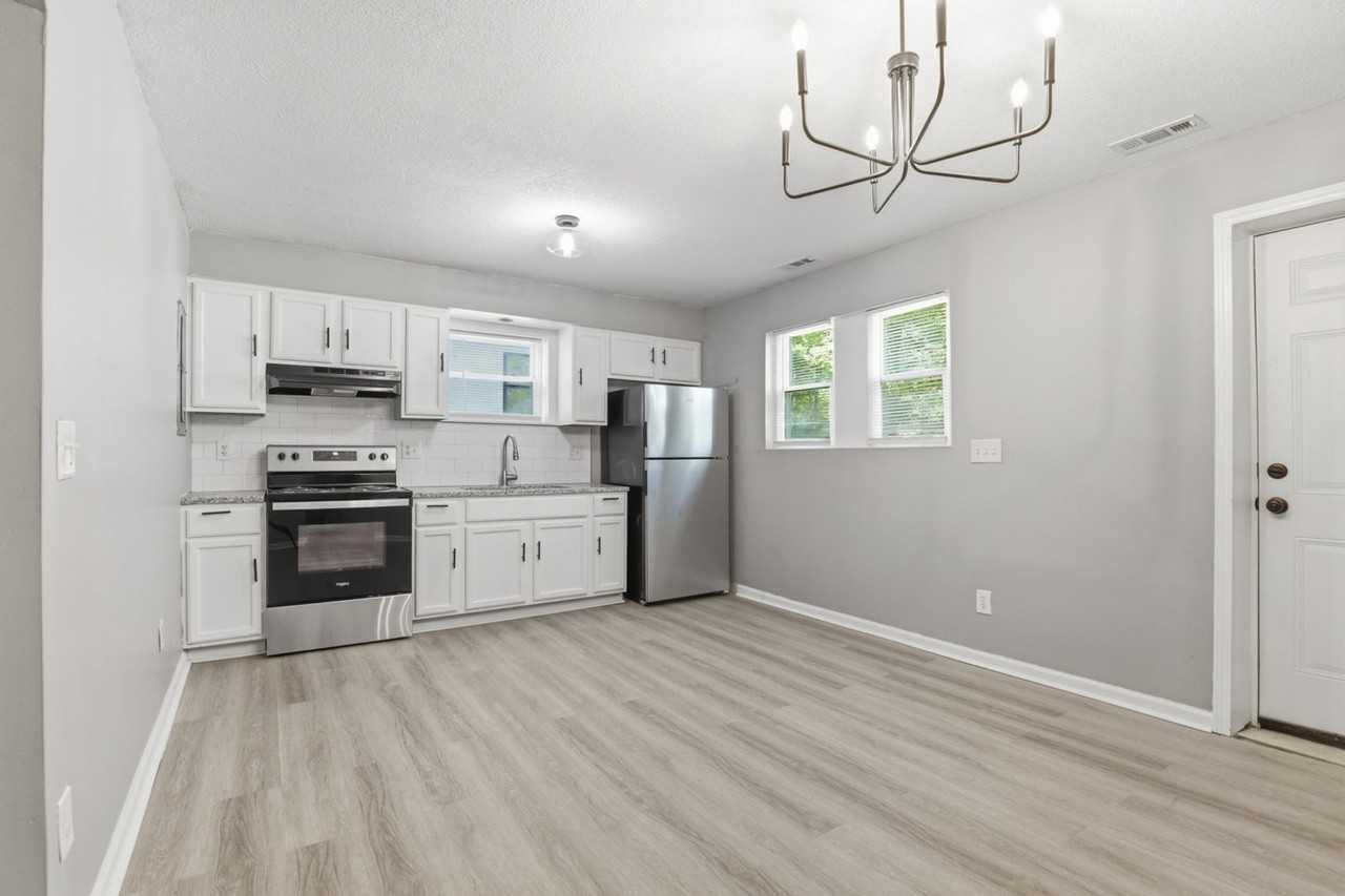 1200 Grady St - Photo 6 of 28
