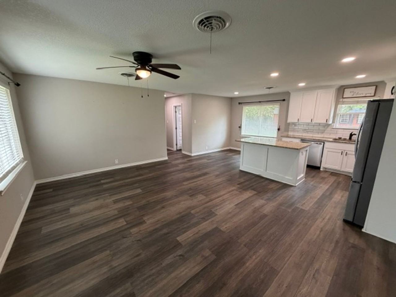 1311 Manor Dr - Photo 3 of 27