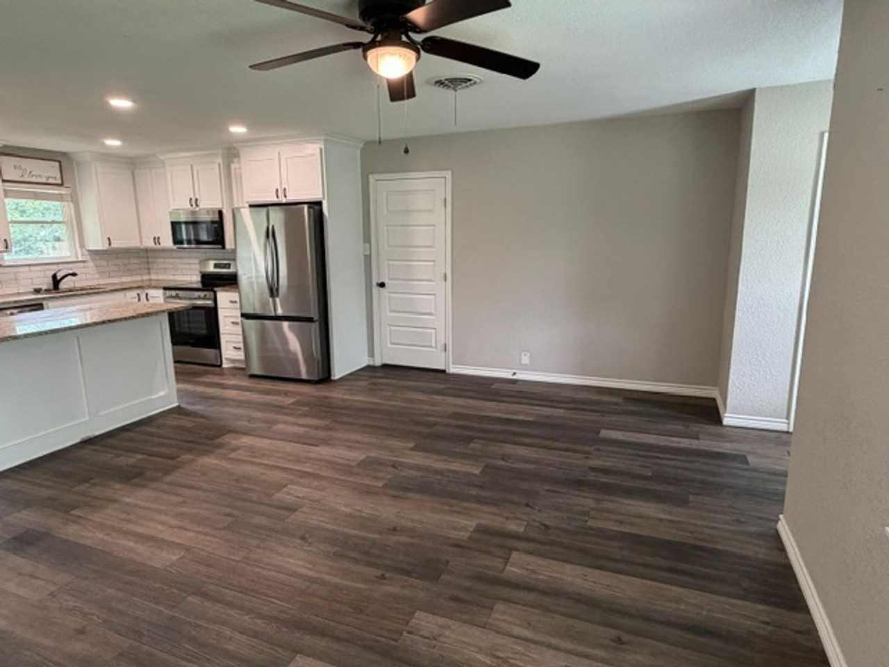 1311 Manor Dr - Photo 5 of 27
