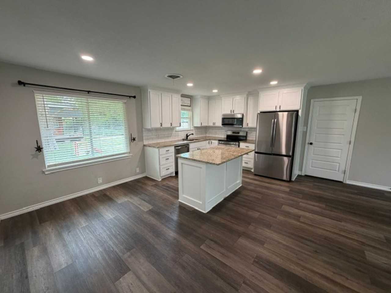 1311 Manor Dr - Photo 6 of 27