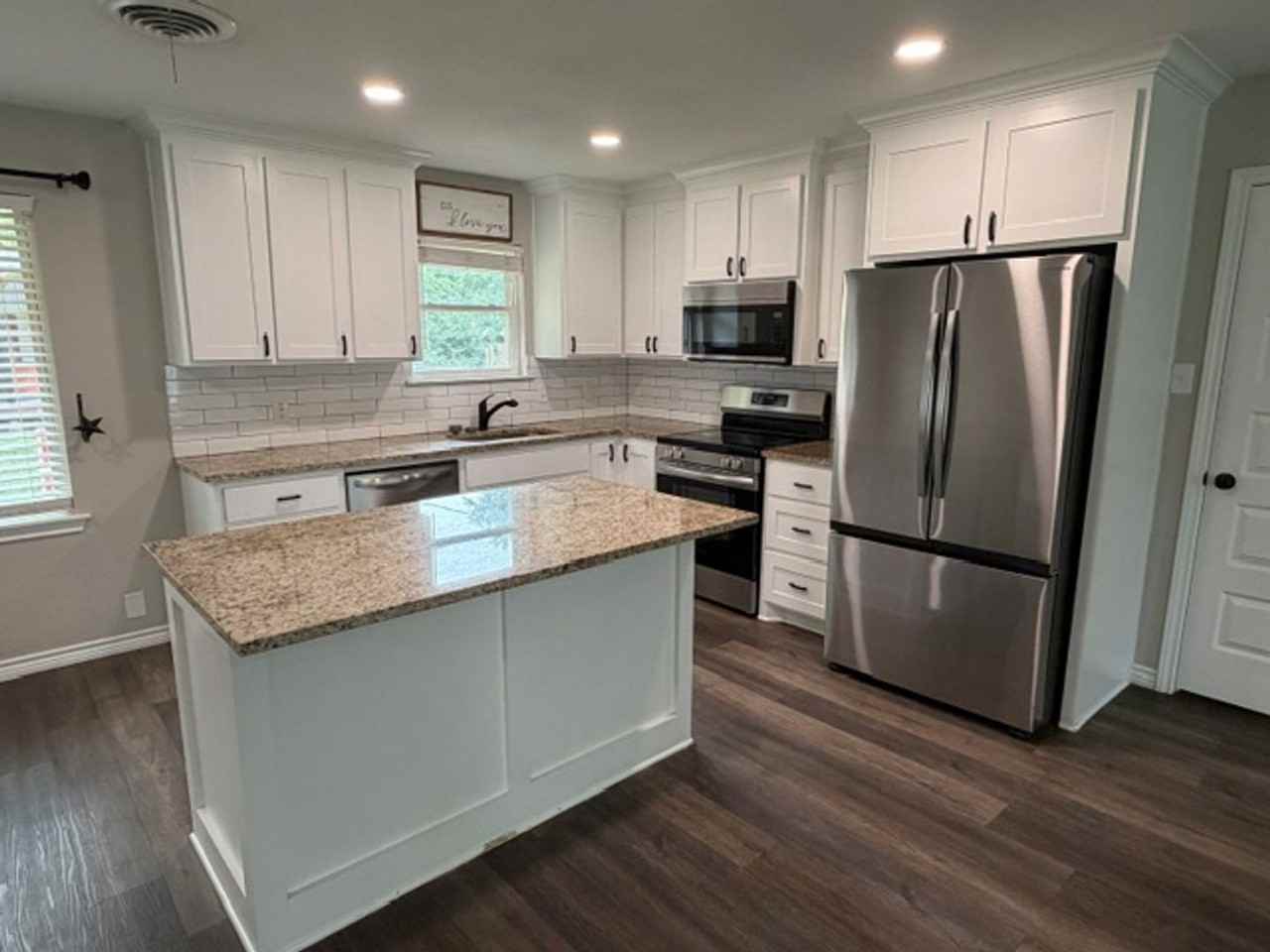 1311 Manor Dr - Photo 7 of 27