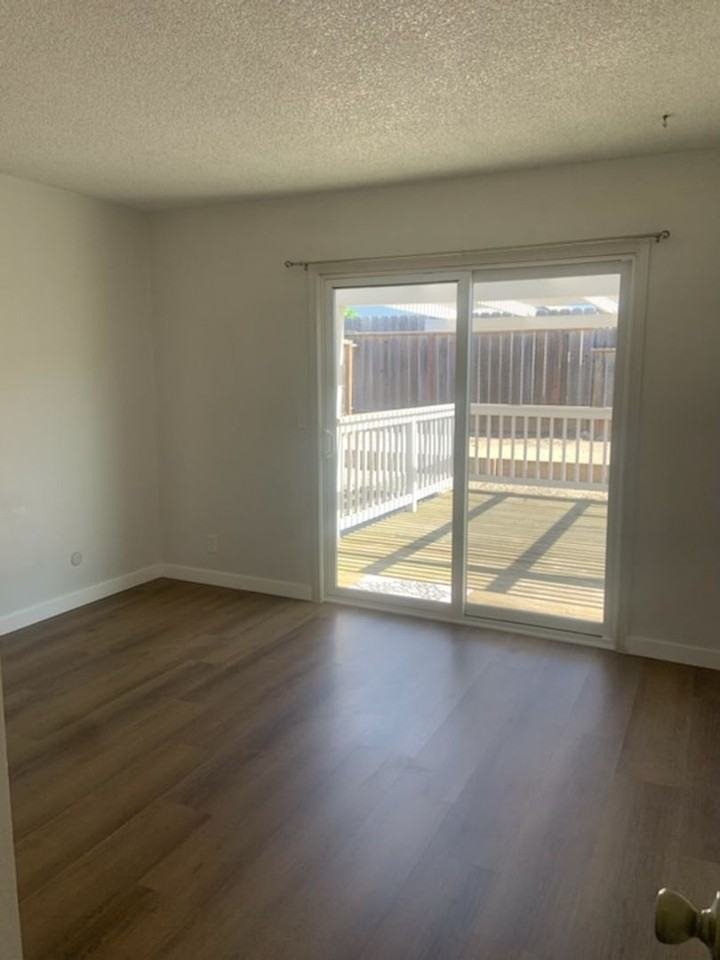 656 Bronte Ave - Photo 6 of 11