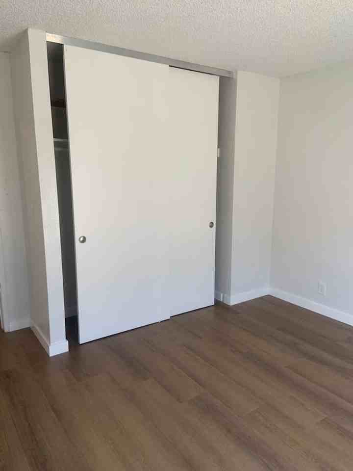 656 Bronte Ave - Photo 7 of 11