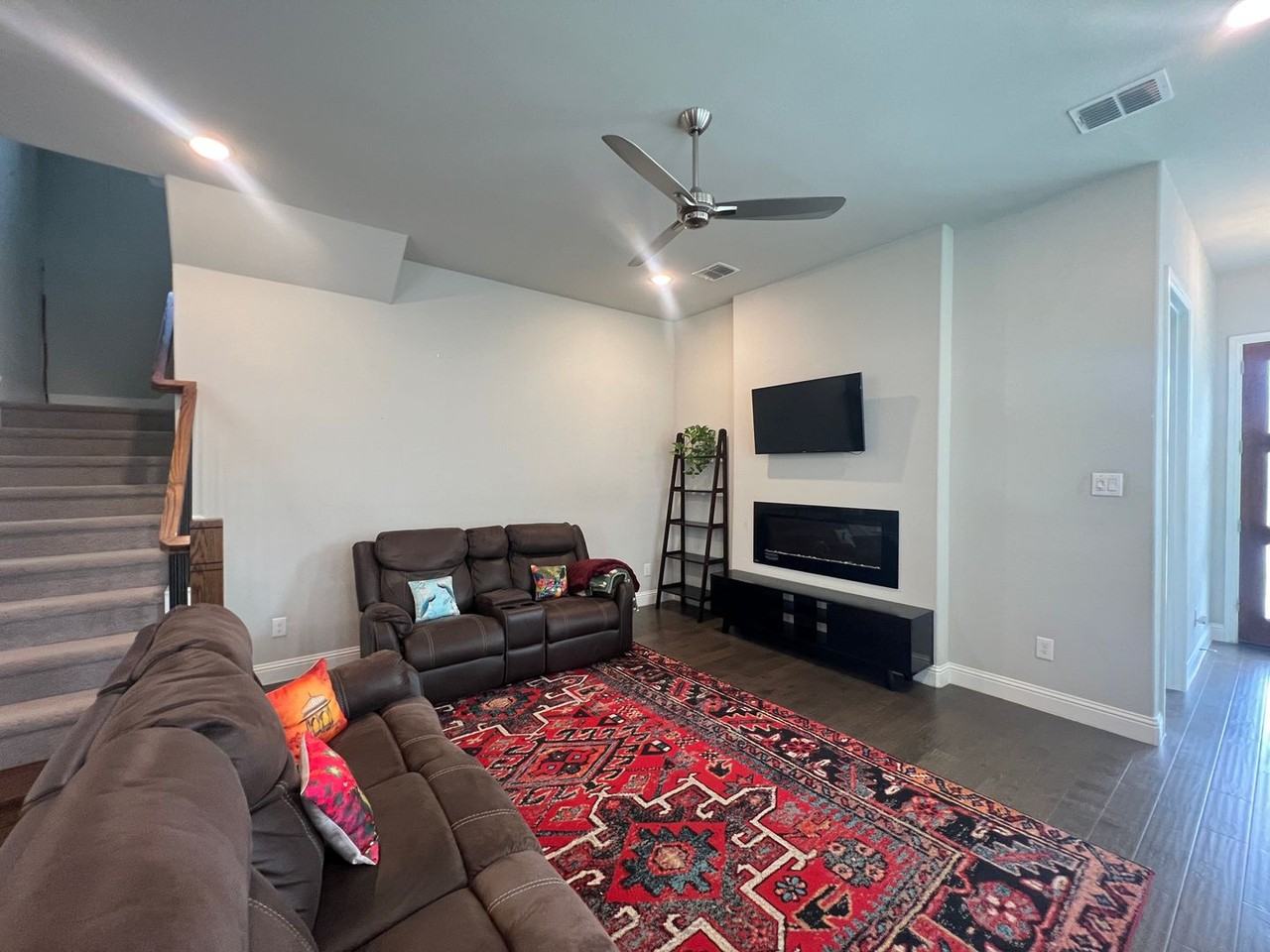 4275 Curtiss Dr - Photo 3 of 37