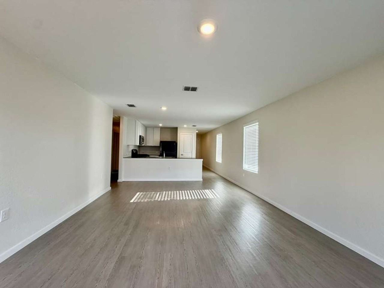 1402 Bertha Br - Photo 4 of 16