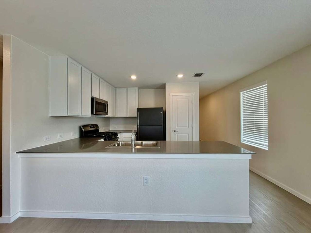 1402 Bertha Br - Photo 5 of 16