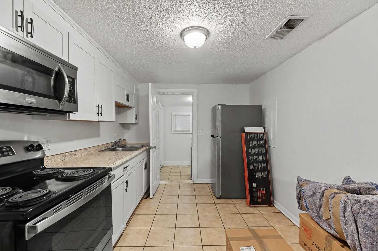 4202 Barnwell Ave - Photo 4 of 10