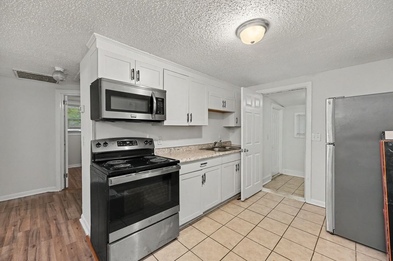 4202 Barnwell Ave - Photo 5 of 10