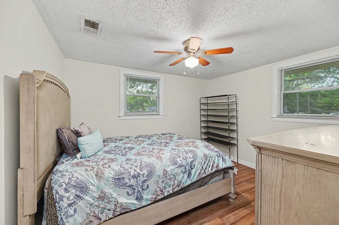 4202 Barnwell Ave - Photo 7 of 10
