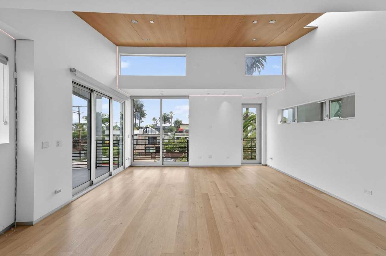 404 Grand Blvd - Photo 2 of 50