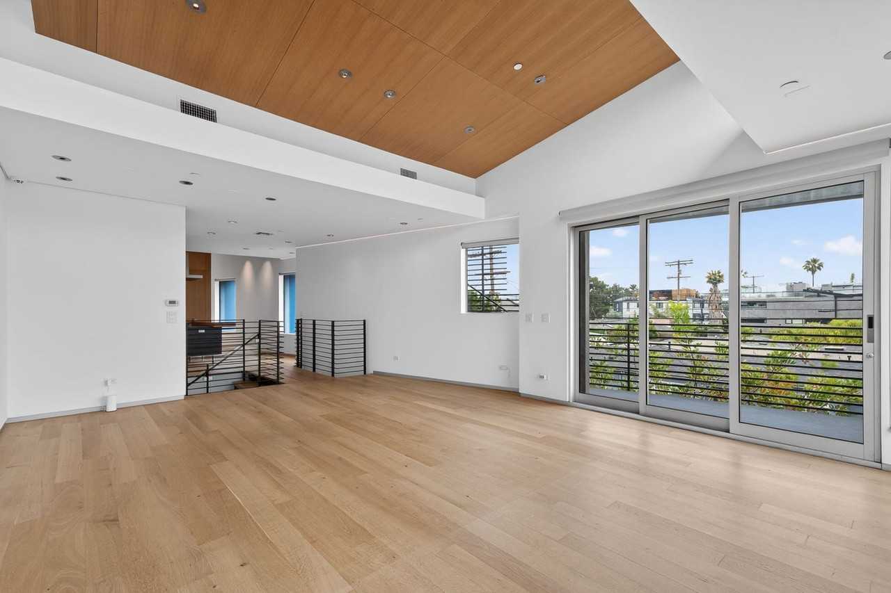 404 Grand Blvd - Photo 5 of 50