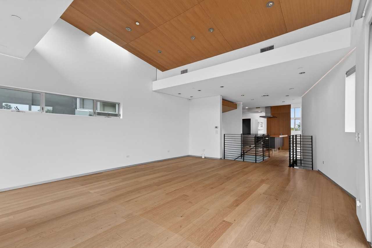 404 Grand Blvd - Photo 6 of 50