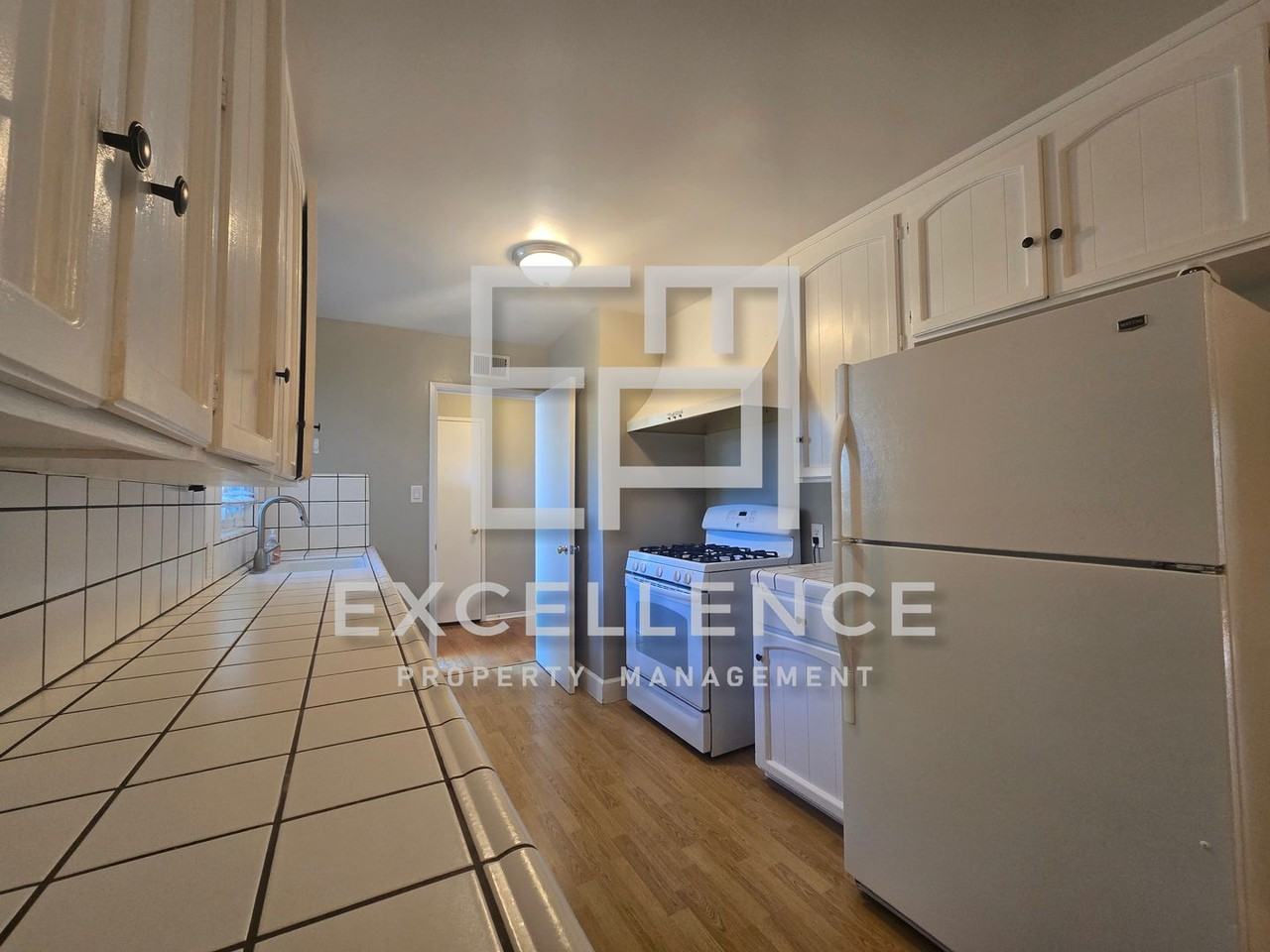 2276 Markham Ave - Photo 2 of 16