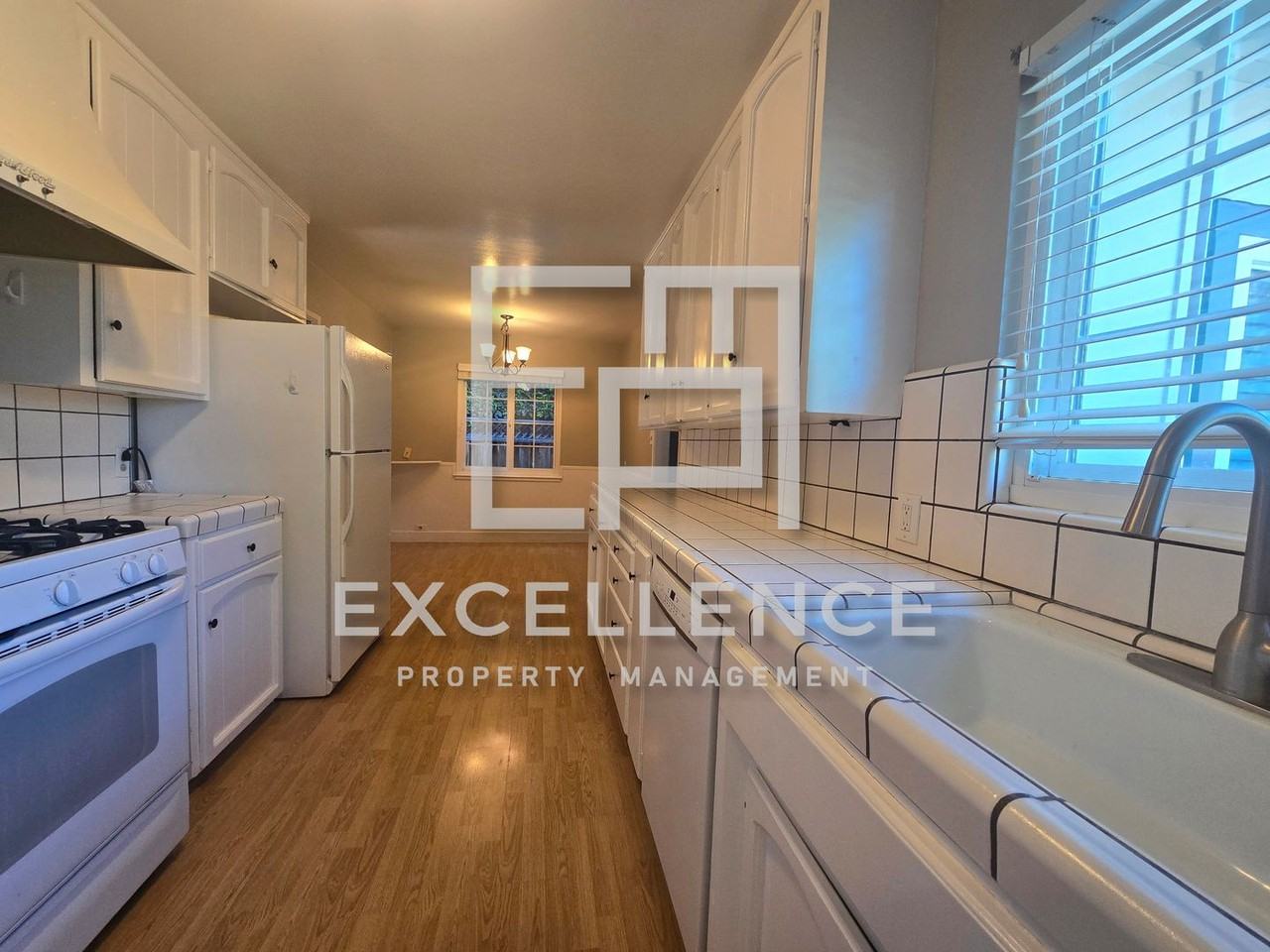 2276 Markham Ave - Photo 3 of 16