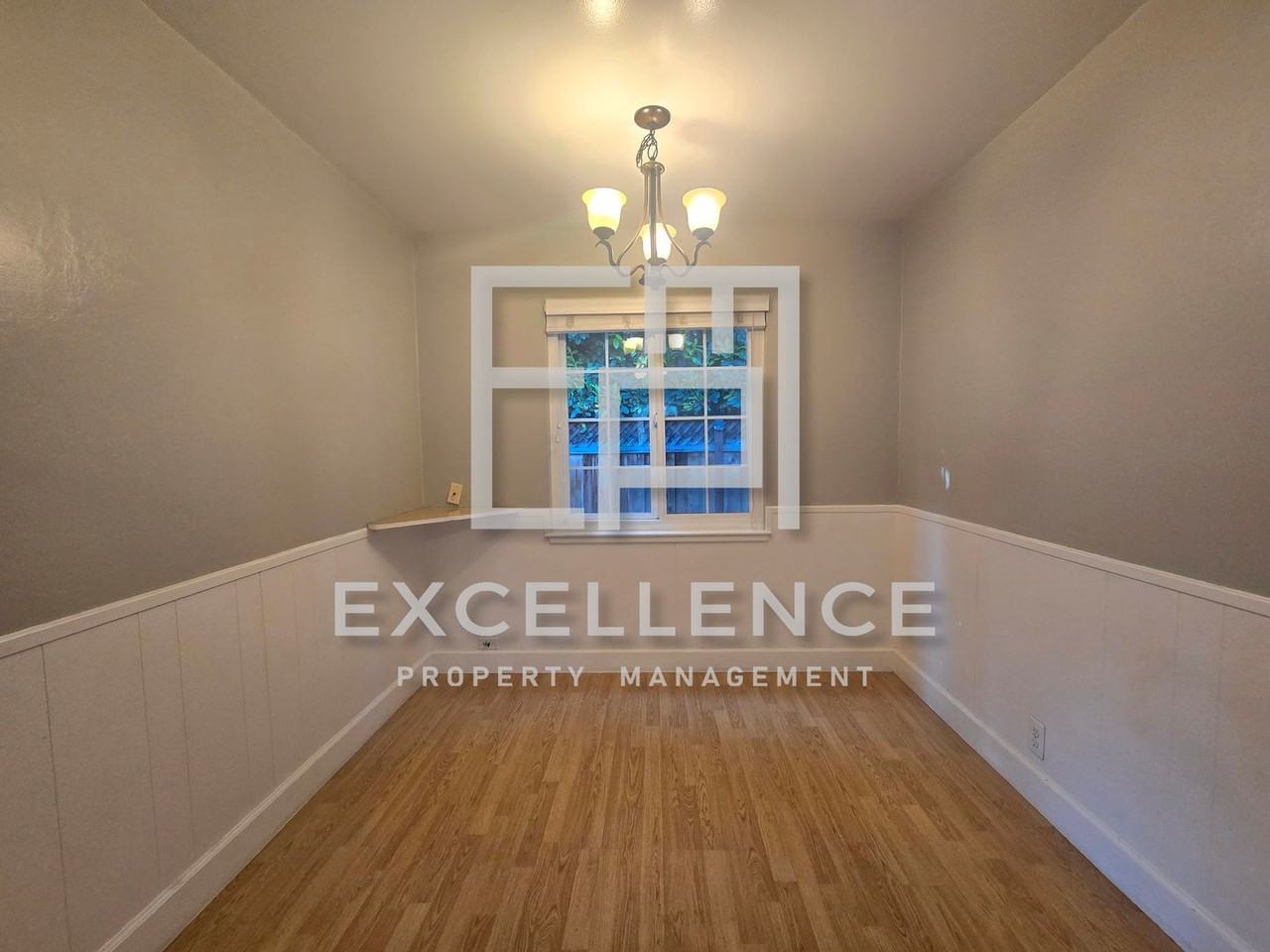 2276 Markham Ave - Photo 4 of 16