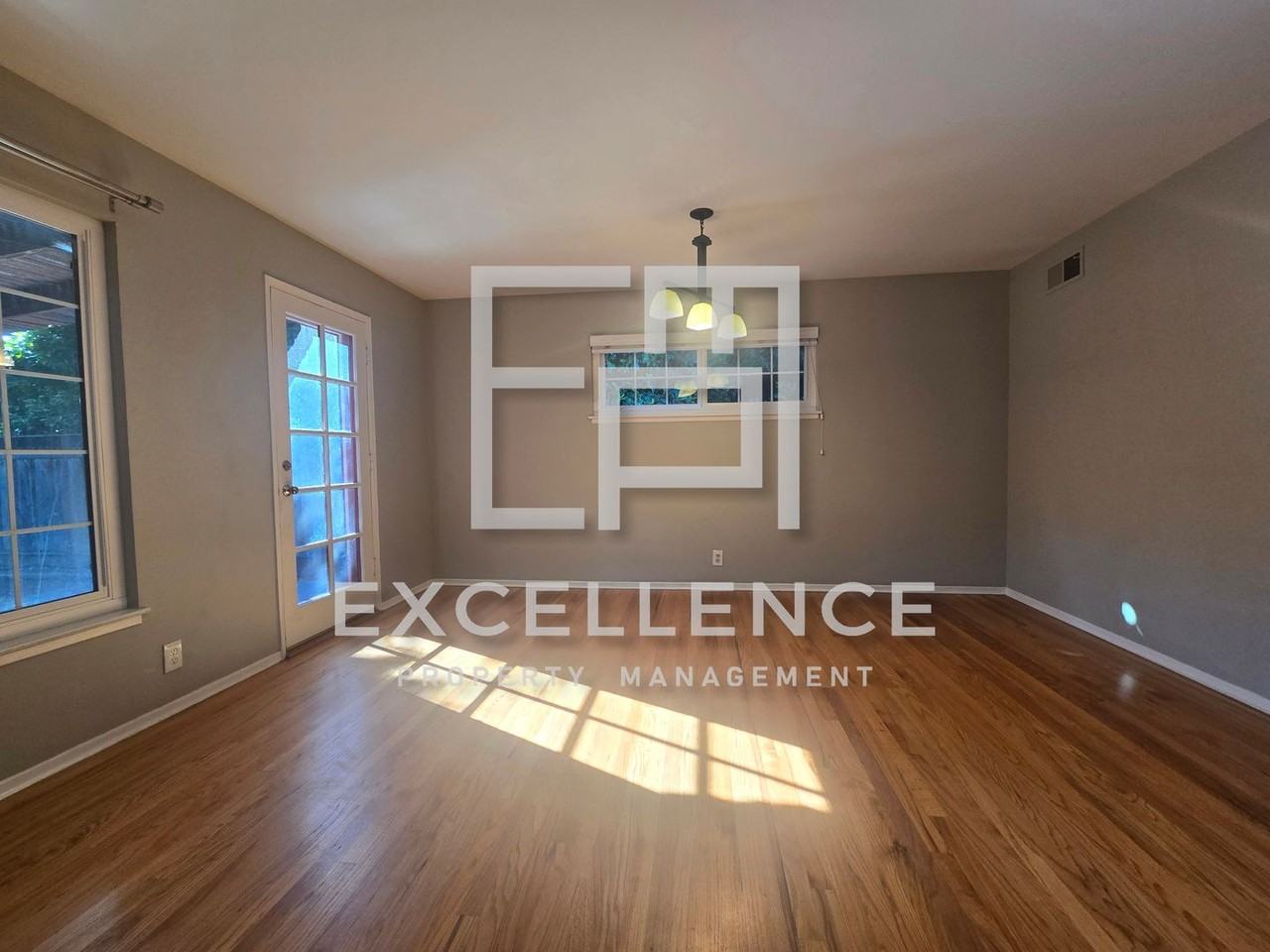 2276 Markham Ave - Photo 6 of 16