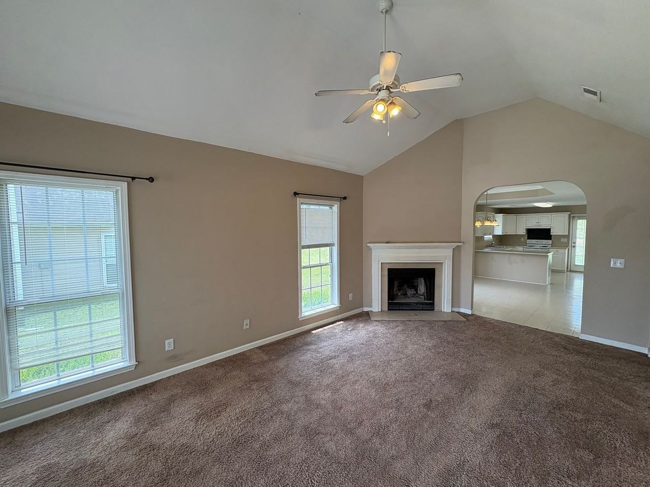 161 Mayfair Ln - Photo 4 of 21