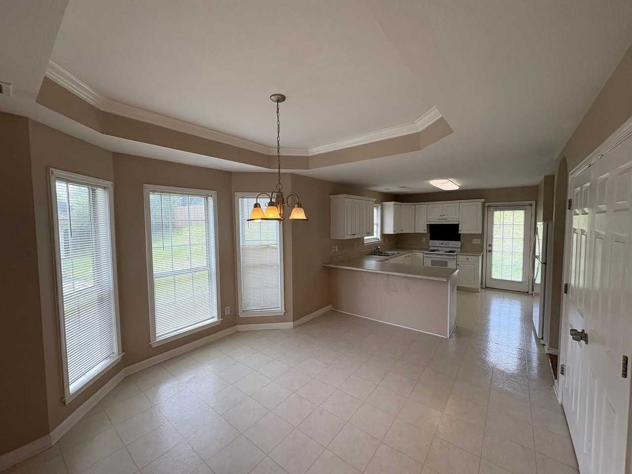 161 Mayfair Ln - Photo 5 of 21