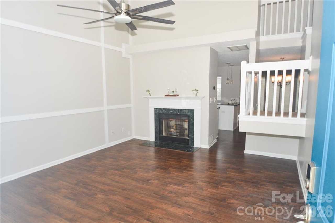 605 Mountainwater Dr - Photo 3 of 10