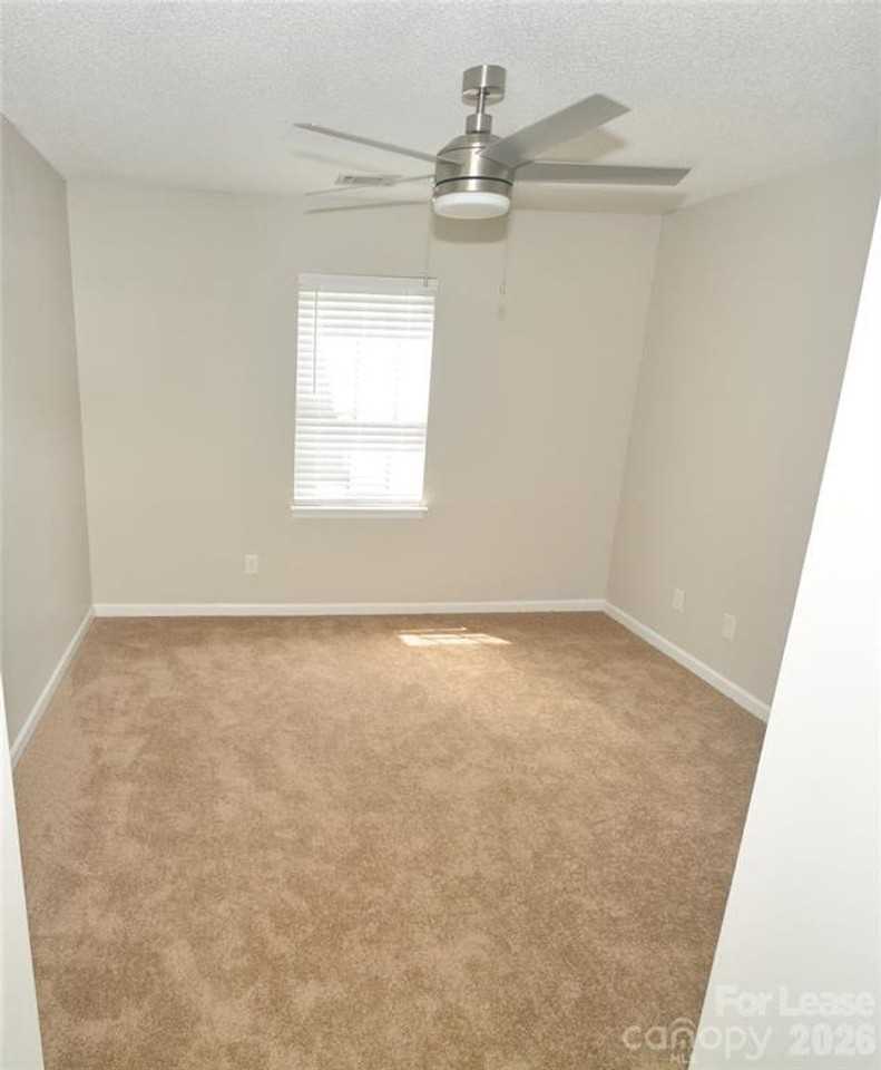 605 Mountainwater Dr - Photo 5 of 10