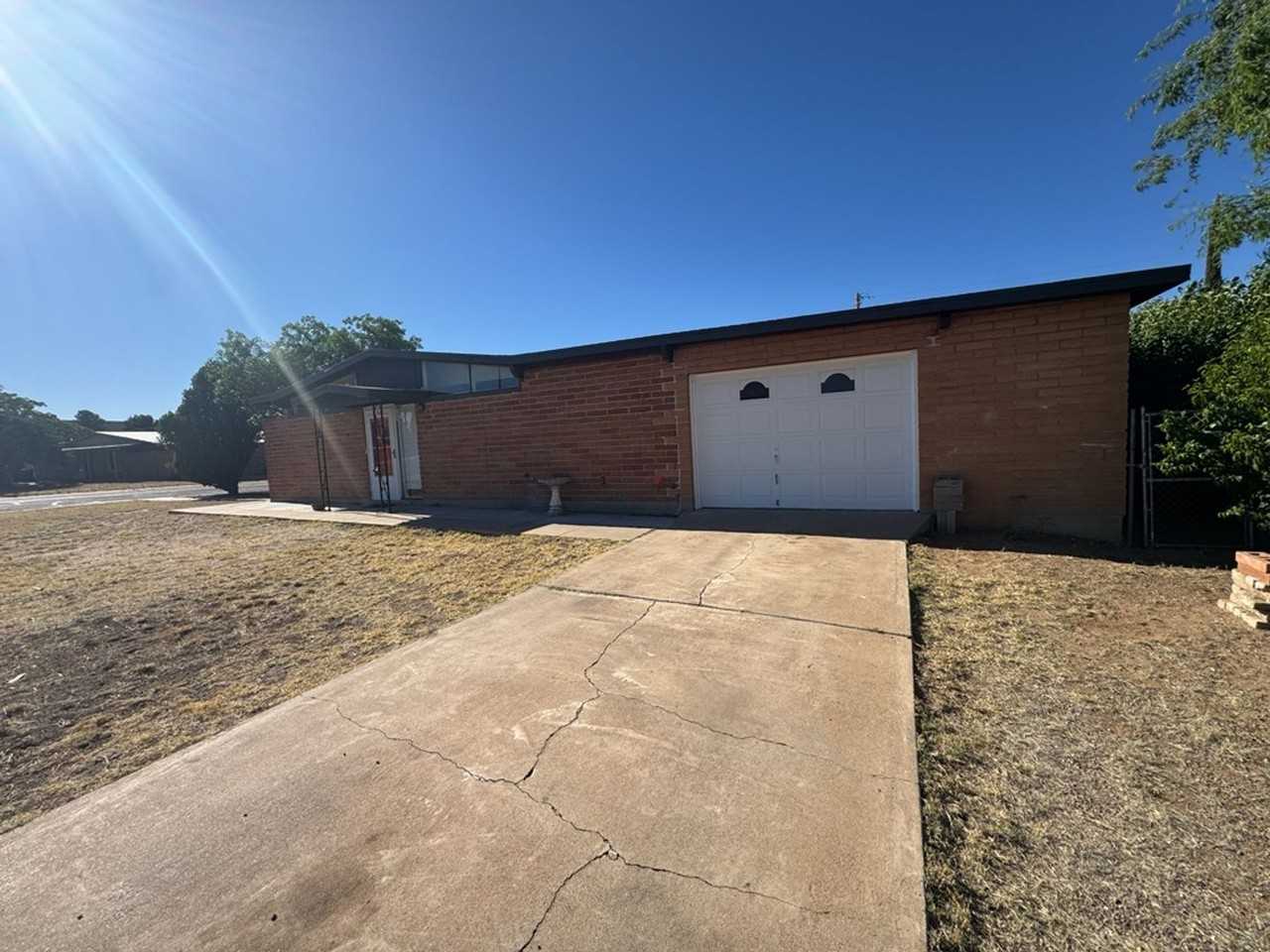 4501 Pine Tree Dr - Photo 5 of 19