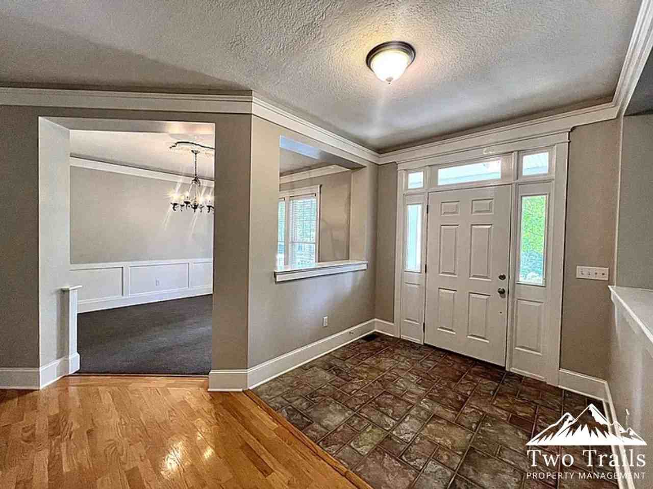 1055 Columbine Rd - Photo 3 of 26