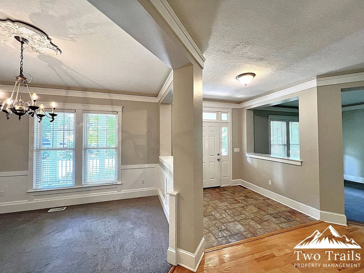1055 Columbine Rd - Photo 4 of 26