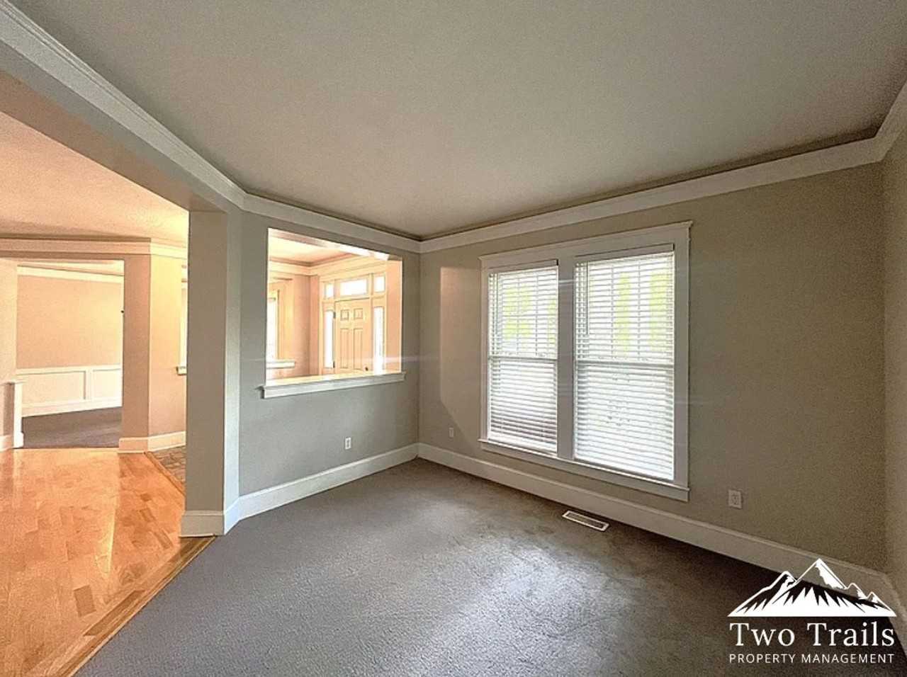 1055 Columbine Rd - Photo 6 of 26