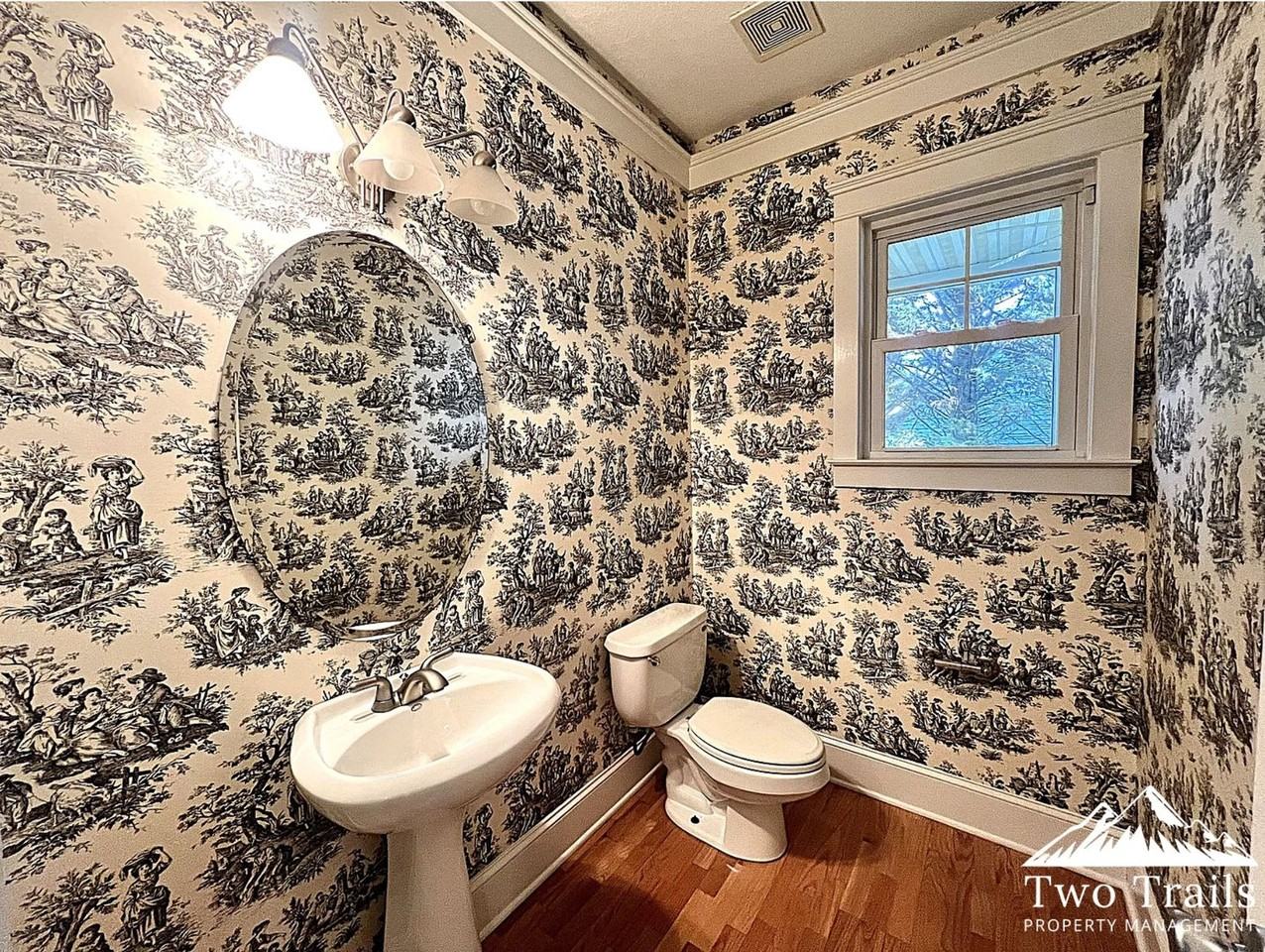 1055 Columbine Rd - Photo 7 of 26